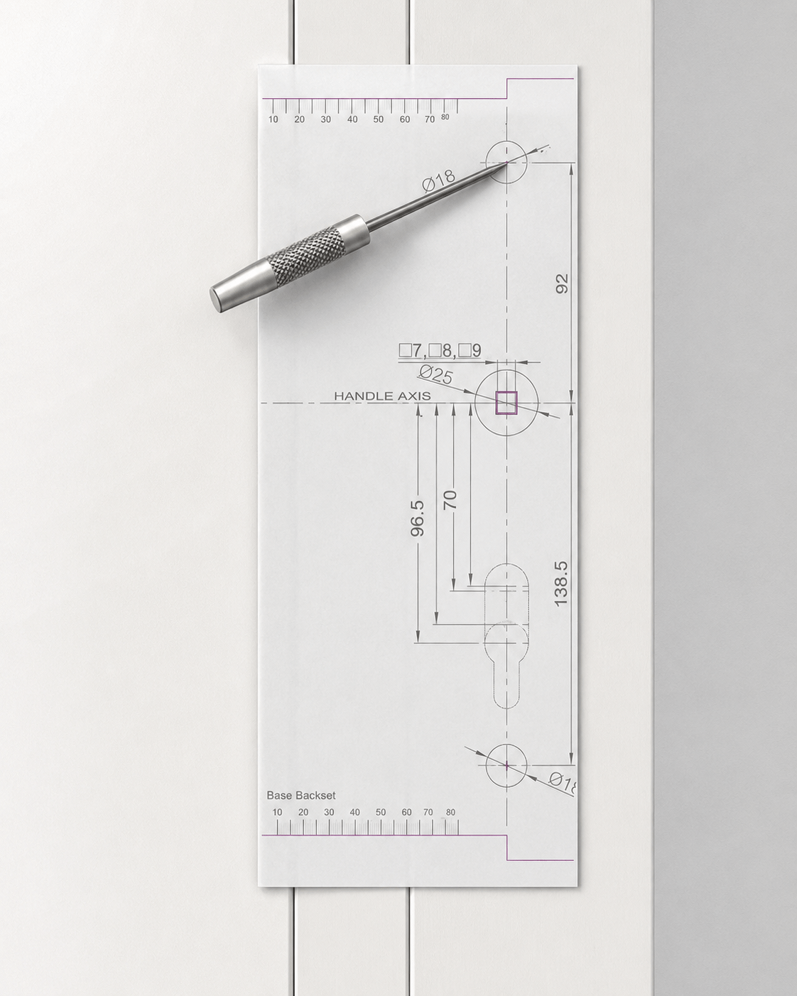 Paso 1 instalación cerradura inteligente IOPark L700: colocar plantilla de perforación